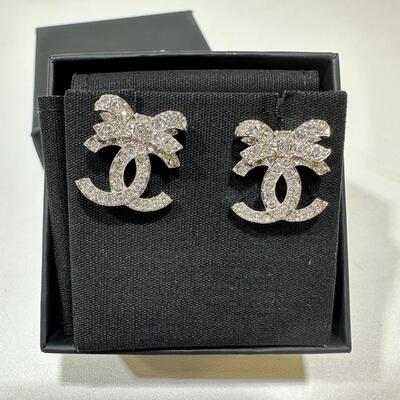 Chanel CC Knot Silver Earring M
