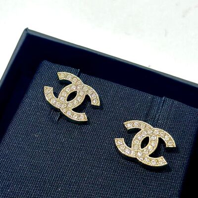 Chanel Classic Earring Gold Medium