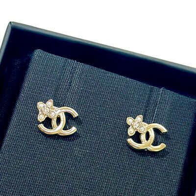 Chanel Classic Earring Gold with Small Flower Pearl