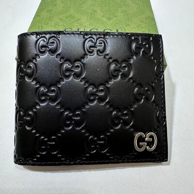 Gucci GG Leather Men Silver Logo Wallet