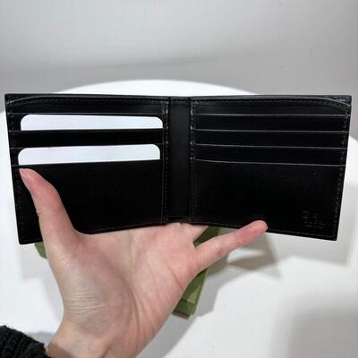 Gucci GG Leather Men Silver Logo Wallet