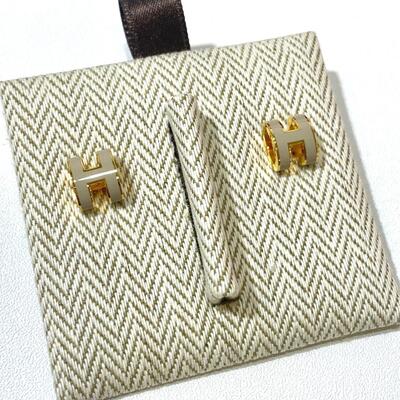 Hermes Mini Pop H Earring Gold Light Grey (Marron Glace)