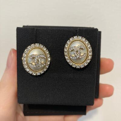 Chanel Earring Oval Pearl Gold